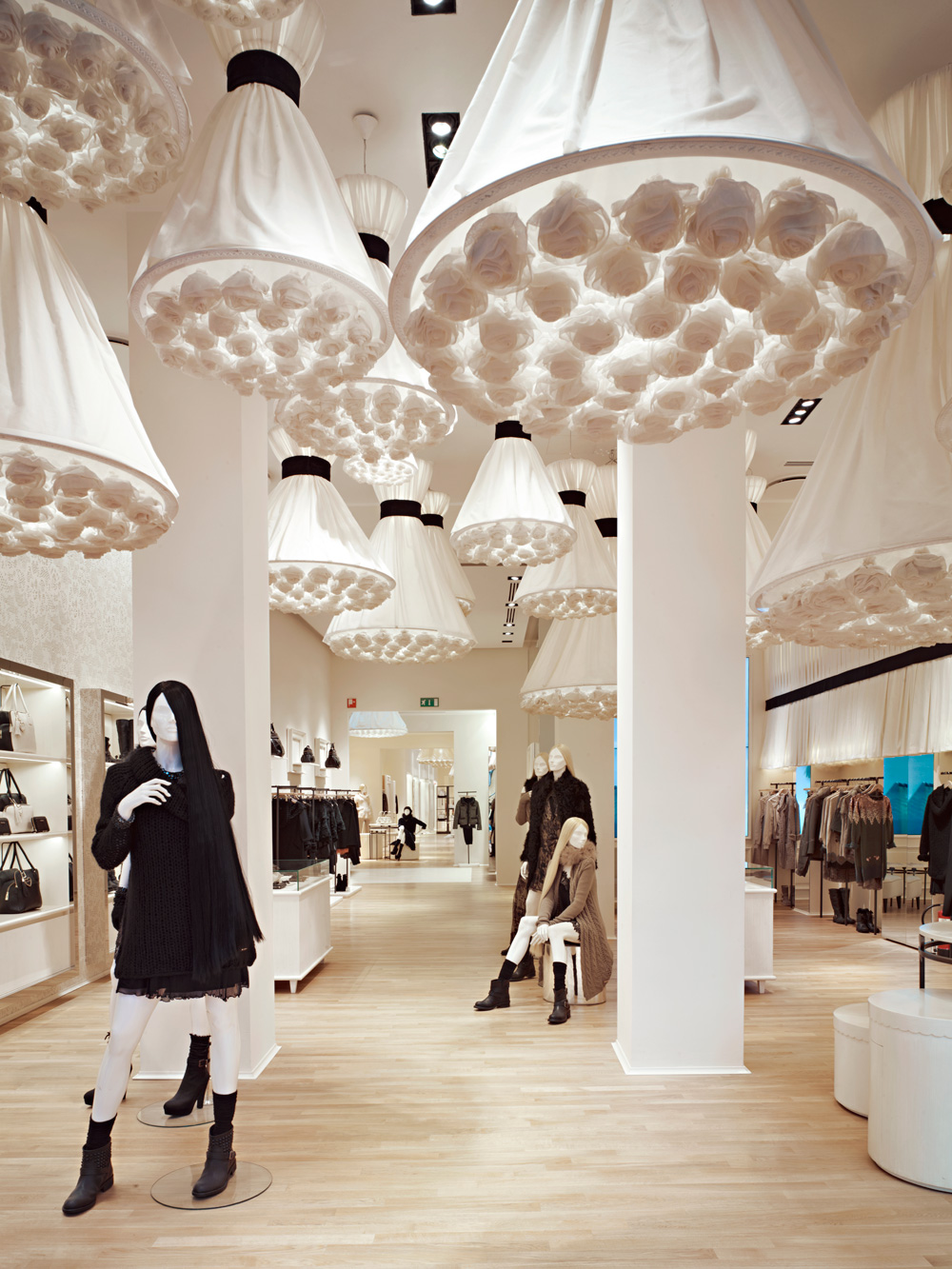 Twin-Set / Milano Via Manzoni – Italy