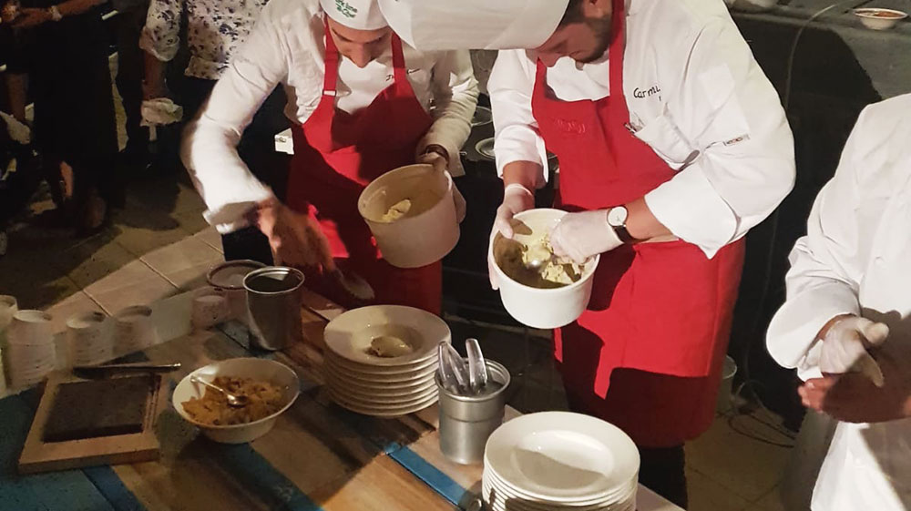 Tray Design / Ischia Safari2 019 Ceramic tray set designed for Emilio Panzardi perfroming at the Ischia Safari dinner event 2019.